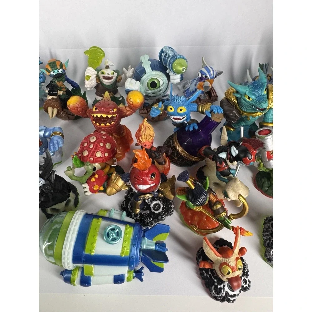 31 Miscellaneous SKYLANDERS, SWAPFORCE,GIANTS,SURPERCHARGED,ETC.